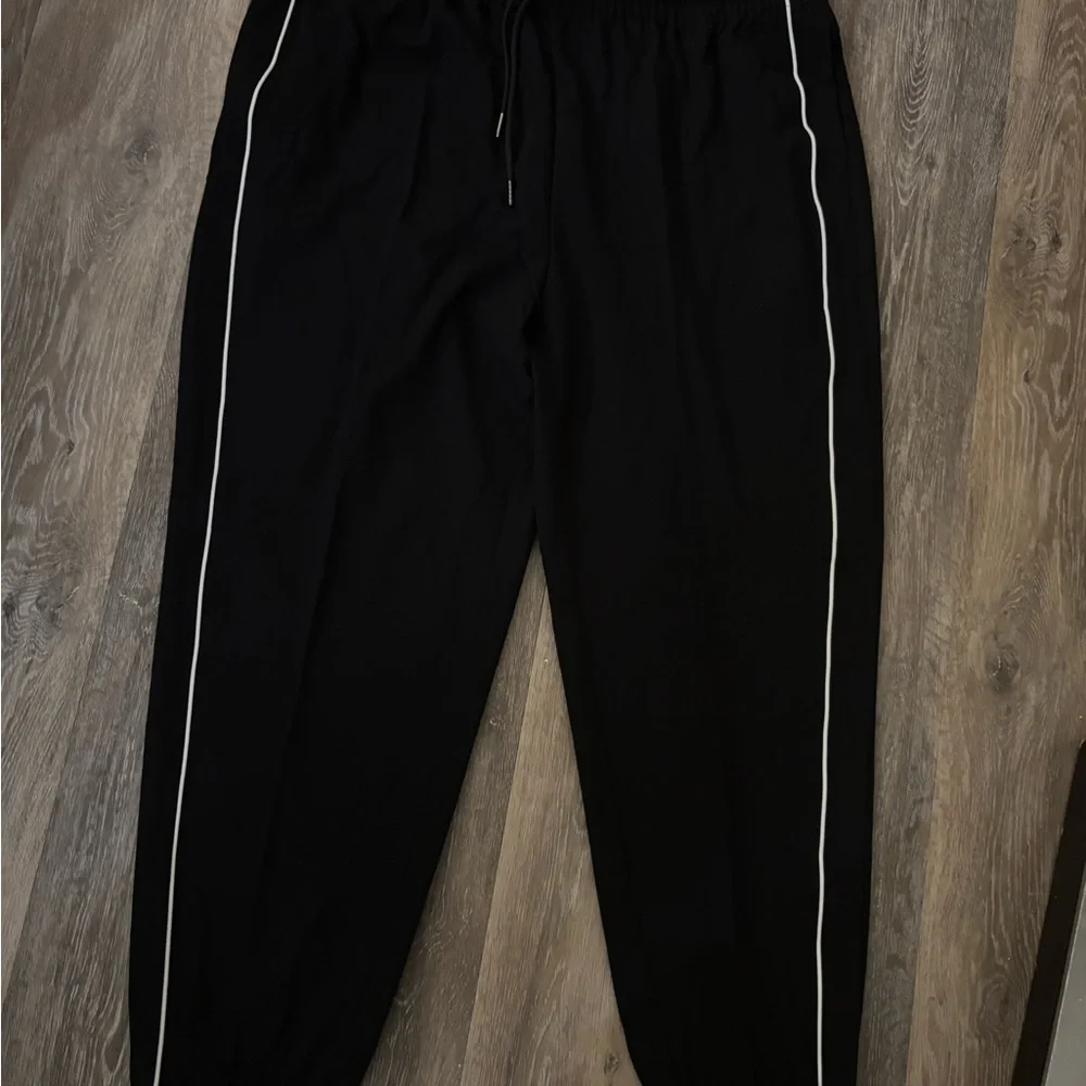 Xersion Relaxed Fit Black Pants with White Piping Sz XL